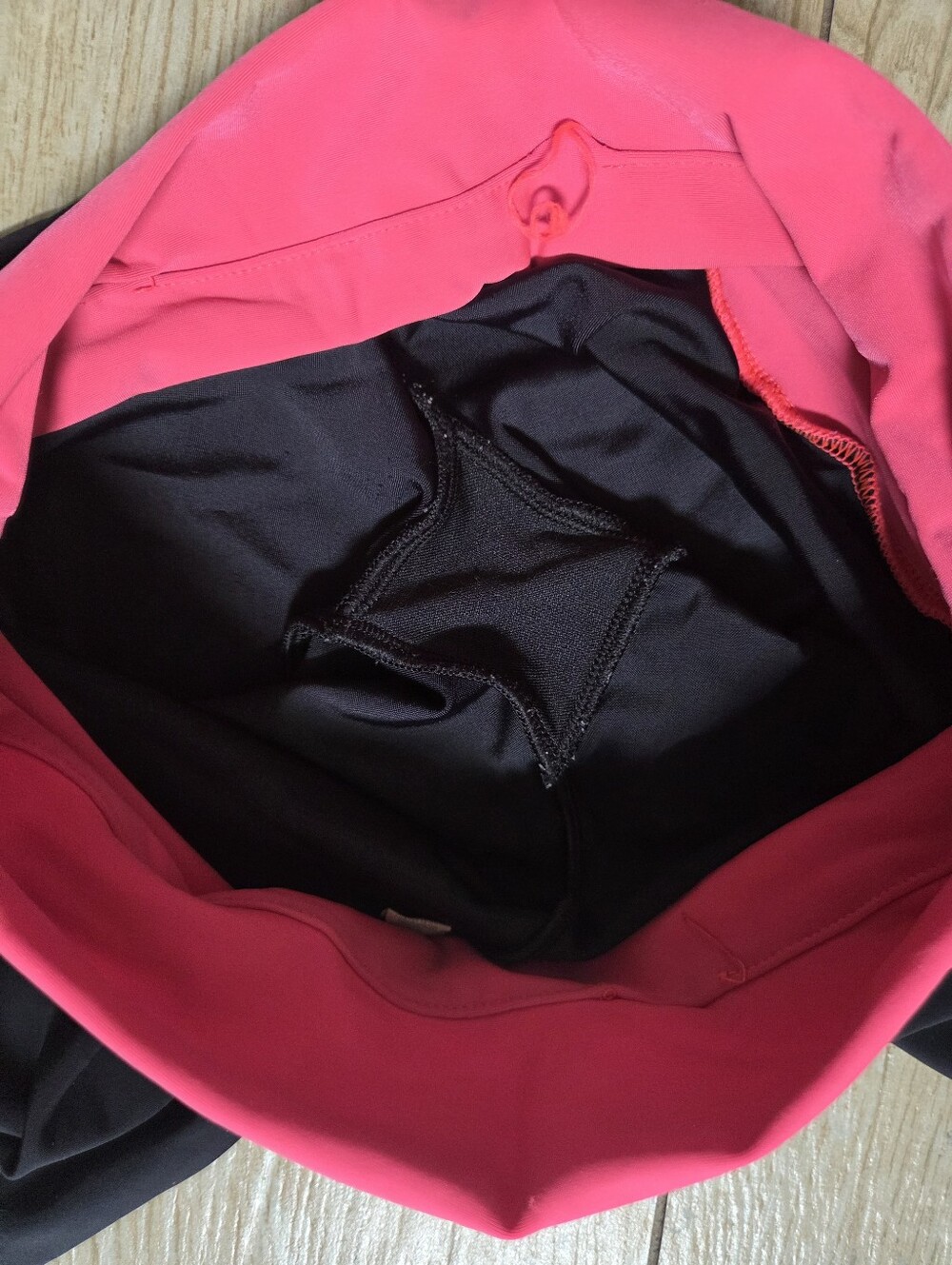 Under Armour Women's Black and Pink Capri Leggings - Picture 5 of 6